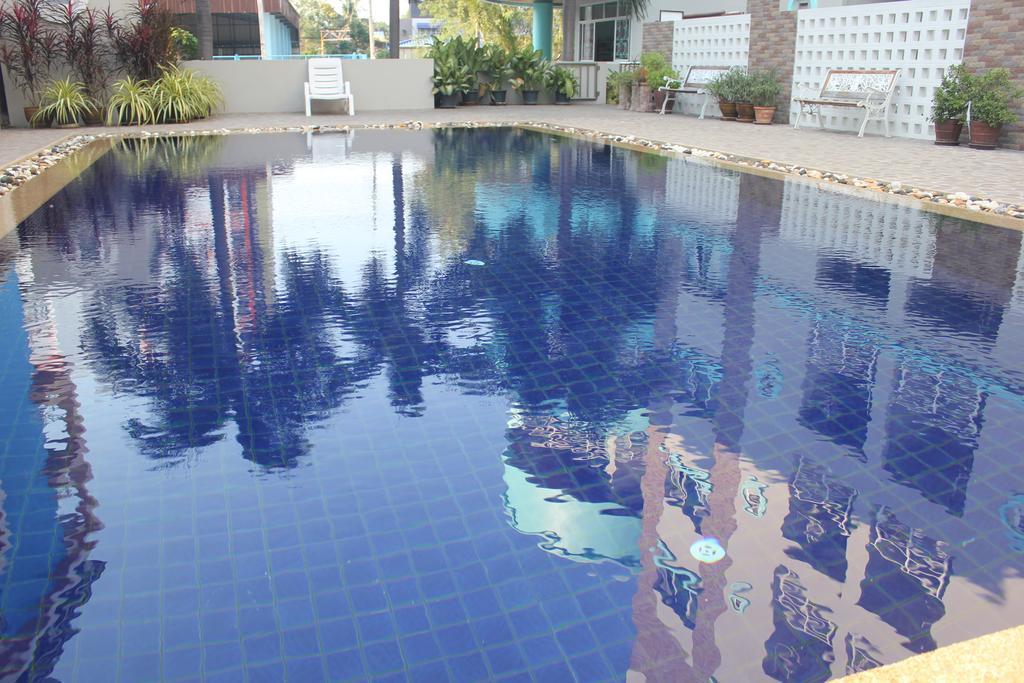 Lomsabai Apartments Bangsaen Extérieur photo