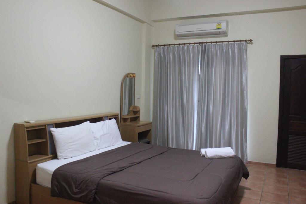 Lomsabai Apartments Bangsaen Extérieur photo