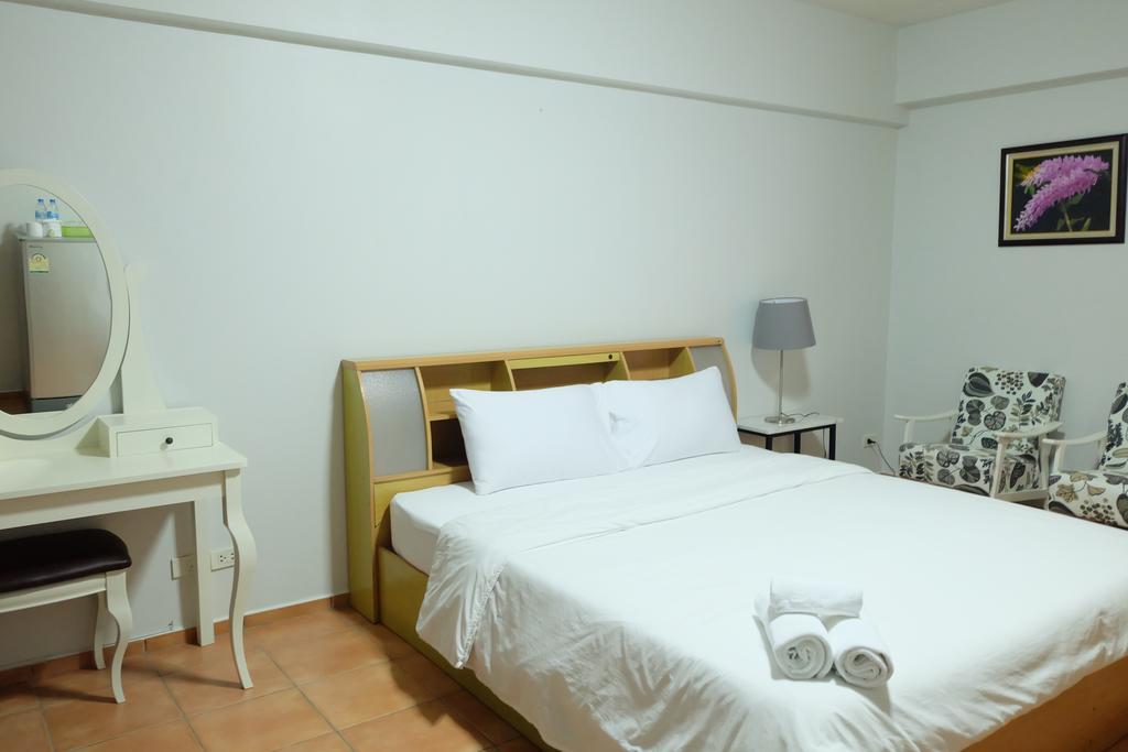 Lomsabai Apartments Bangsaen Extérieur photo
