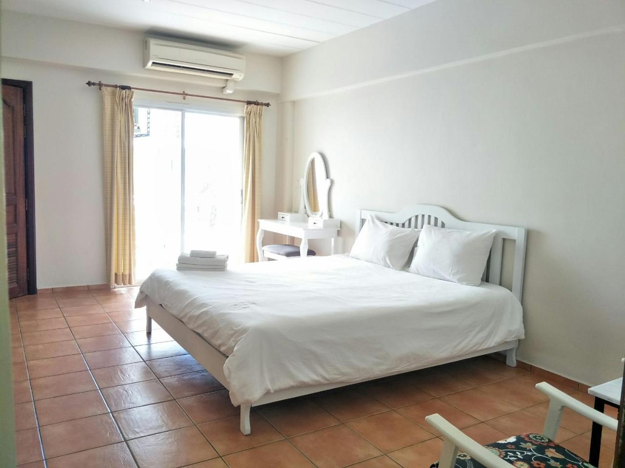 Lomsabai Apartments Bangsaen Extérieur photo