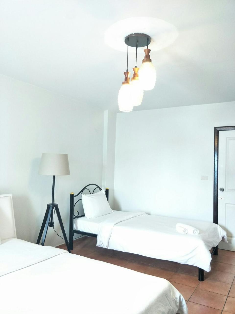 Lomsabai Apartments Bangsaen Extérieur photo
