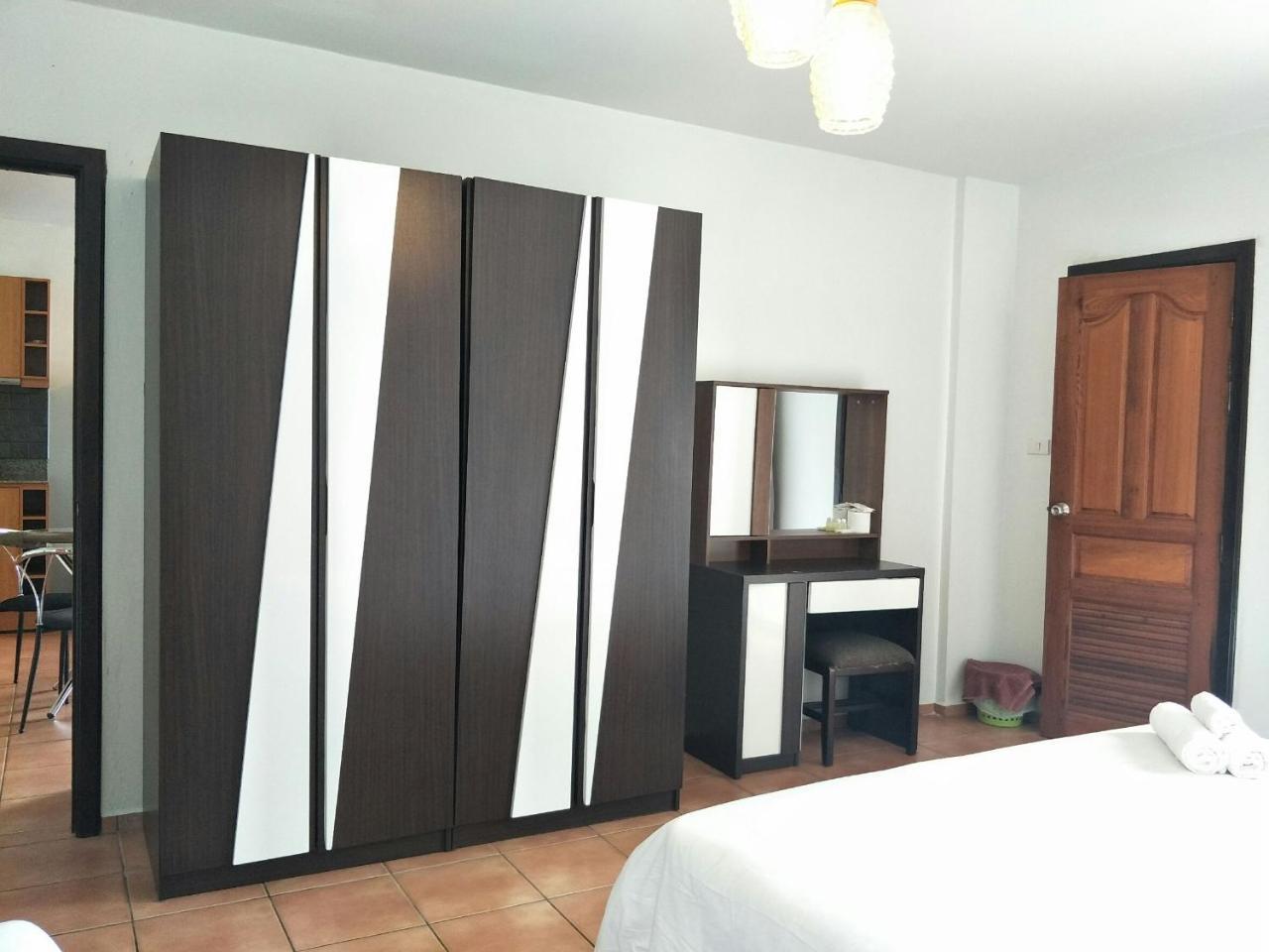 Lomsabai Apartments Bangsaen Extérieur photo
