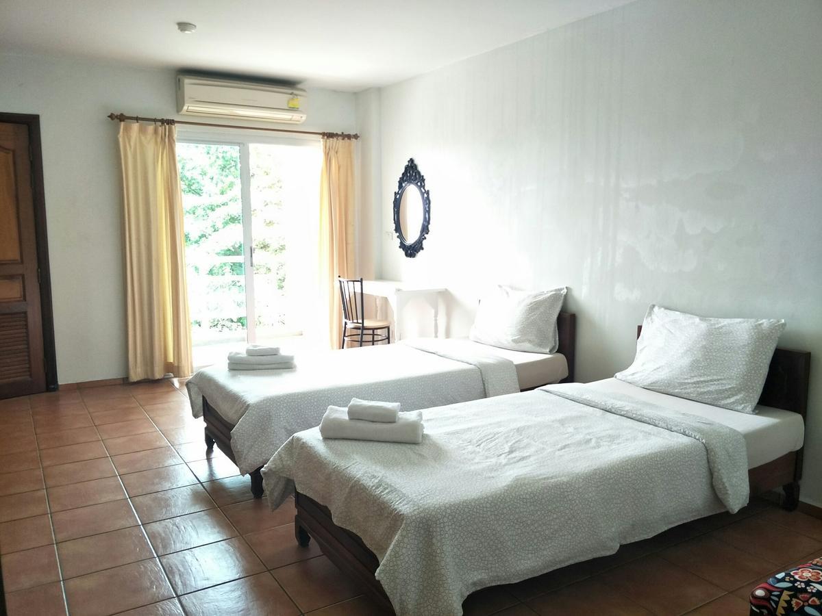 Lomsabai Apartments Bangsaen Extérieur photo