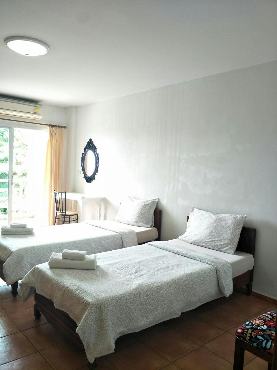 Lomsabai Apartments Bangsaen Extérieur photo