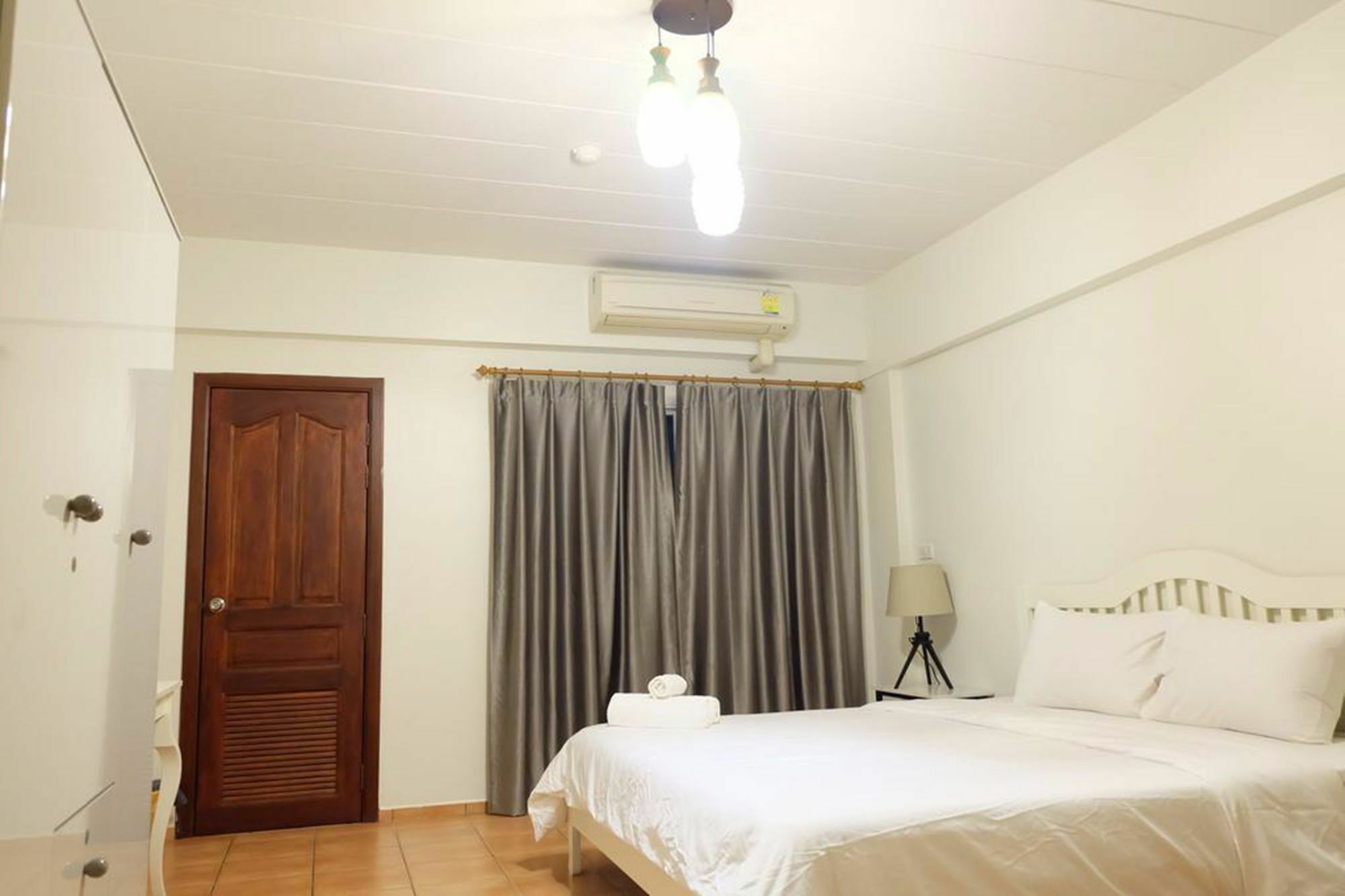 Lomsabai Apartments Bangsaen Extérieur photo