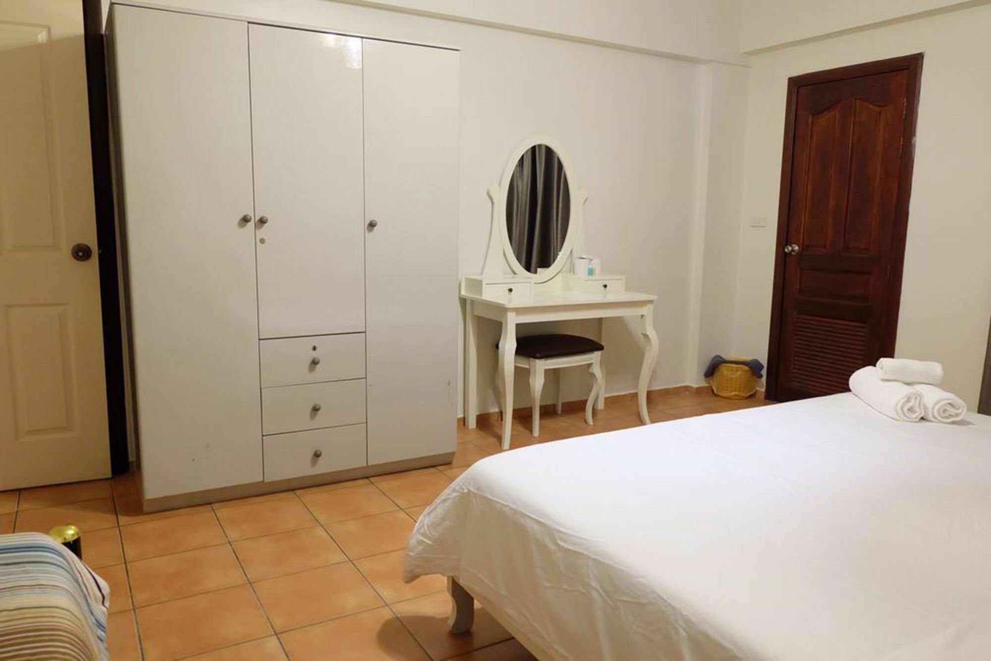 Lomsabai Apartments Bangsaen Extérieur photo