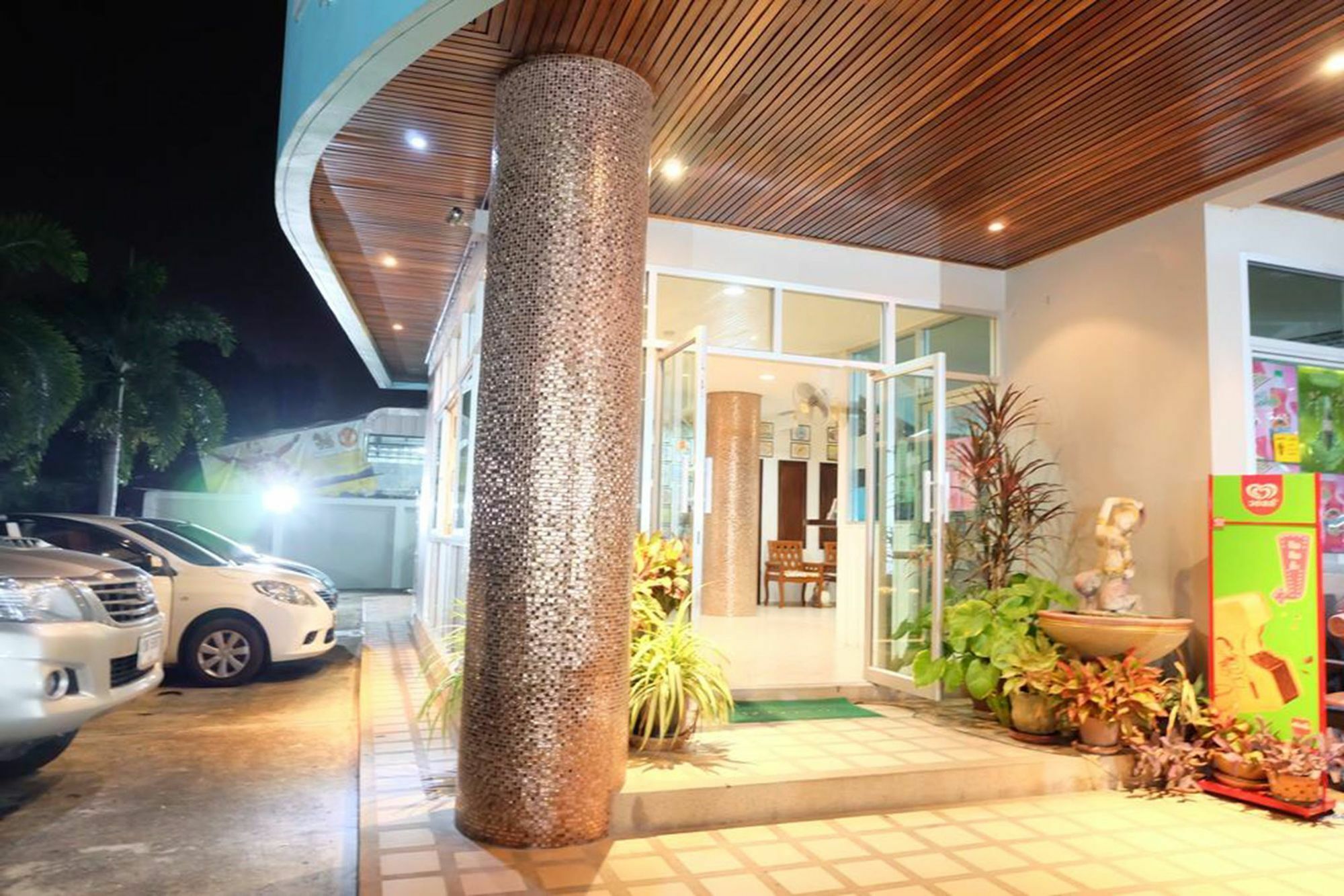 Lomsabai Apartments Bangsaen Extérieur photo