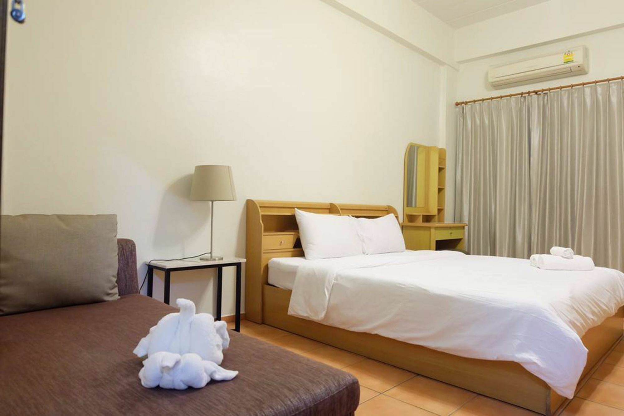Lomsabai Apartments Bangsaen Extérieur photo