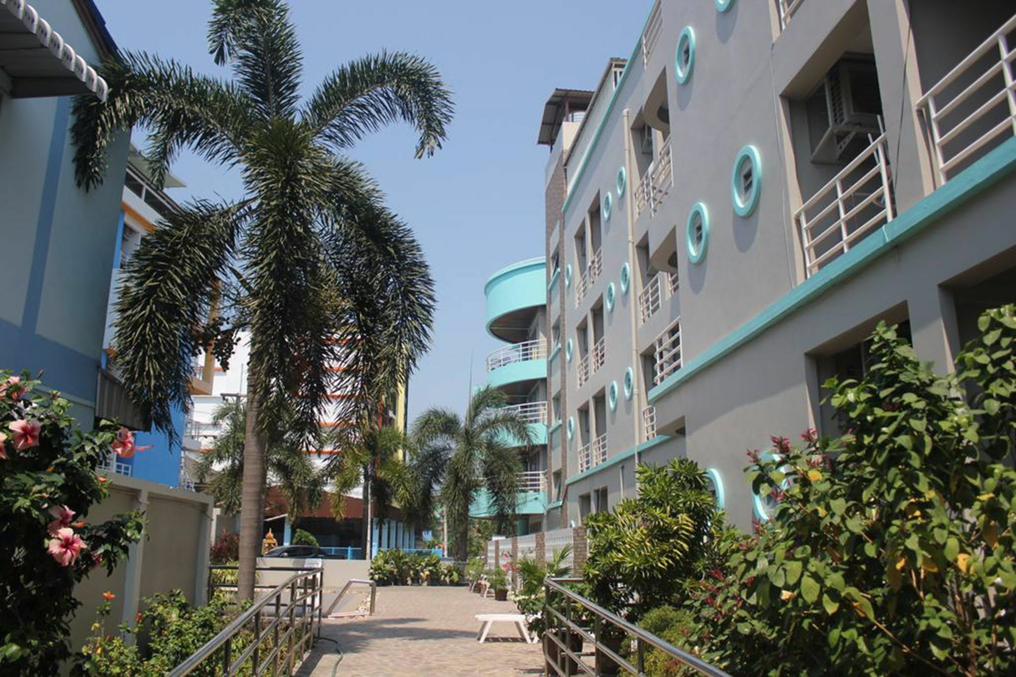 Lomsabai Apartments Bangsaen Extérieur photo